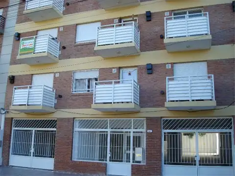VENTA - Dpto. 1 Amb. en Victoria. Balcón