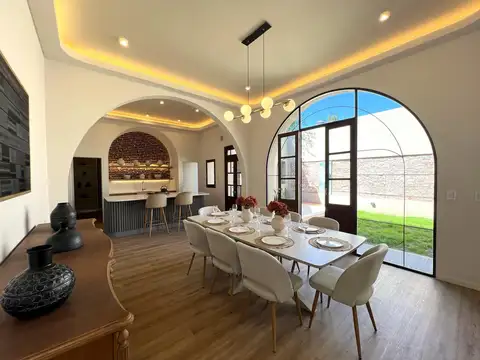 Casa 7 ambientes con 2 baños