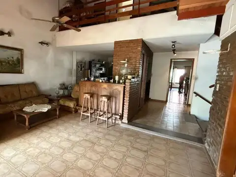 Casa Triplex  en Venta en Avellaneda, G.B.A. Zona Sur, Argentina