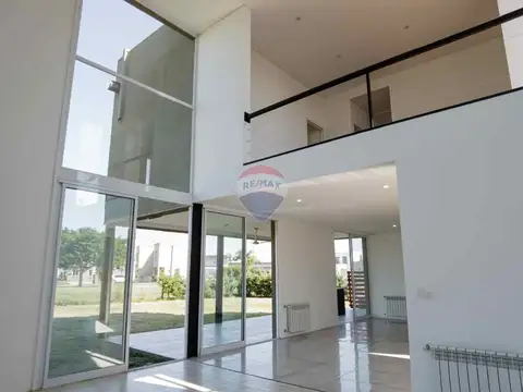 Casa 4 ambientes en venta en El Cantón Escobar