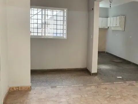 OPORTUNIDAD - NUEVO PRECIO - Dos departamentos tipo casa en bloque, con garage y local.