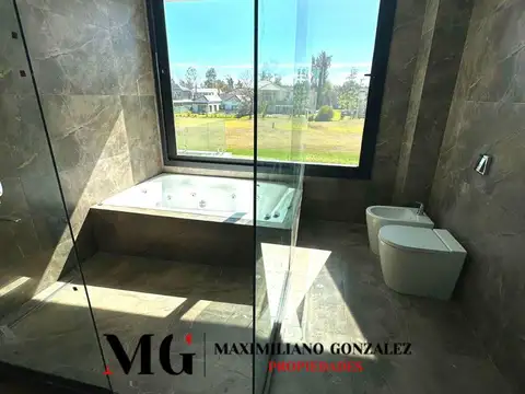 Casa venta Saint Thomas Este 8 ambientes