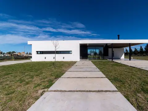 VENTA CASA ESTRENAR 4amb pileta FINCAS SAN VICENTE