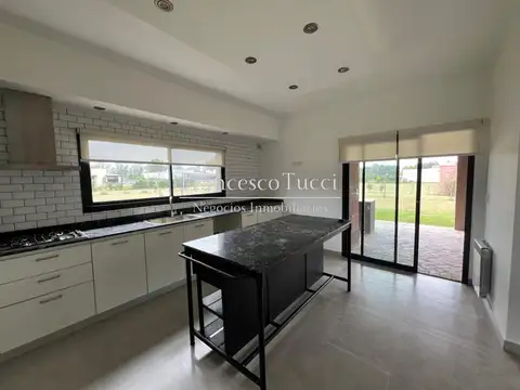 Casa en Venta al Oeste