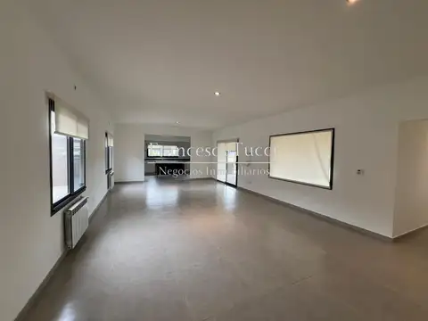 Casa 5 ambientes con 3 baños