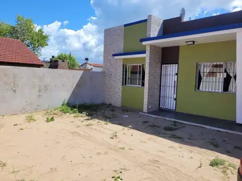 Casa 3 ambientes en Venta | Mar Del Tuyu | A Cuatro Calles de la Playa