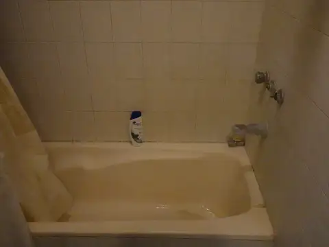 CASA 3 DORMI, GONNET, AMPLIOS AMBIENTES, PILETA