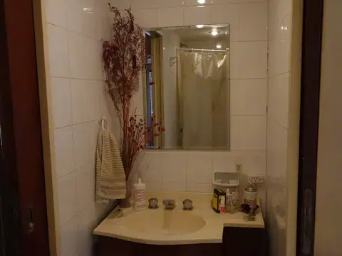 Casa 6 ambientes con 2 baños