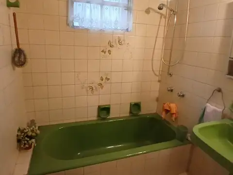 VENTA CASA 3 AMBIENTES  CON JARDIN TEMPERLEY ESTE