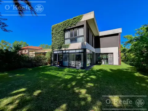 Casa 7 ambientes con 3 baños