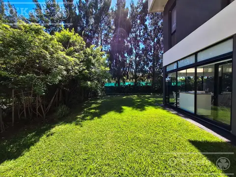 Casa en Venta en Countries y Barrios Cerrados en Berazategui, USD 450.000