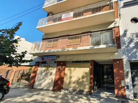 LOCAL    ESPACIO GUARDACOCHE / DEPOSITO.  136M2 TOTALES - AGRONOMIA