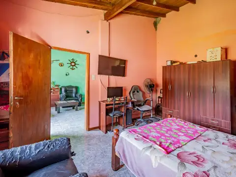 VENTA CASA 3 AMBIENTES- POSIBILIDADES DE CONSTRUIR