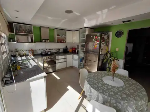 Calle 818 600, Piso 0