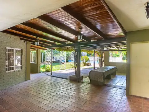 Casa en Venta con 3 cocheras