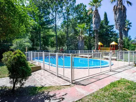 VENTA - Casa - 3 dormitorios, Pileta y Jardín -  Pueblo Esther