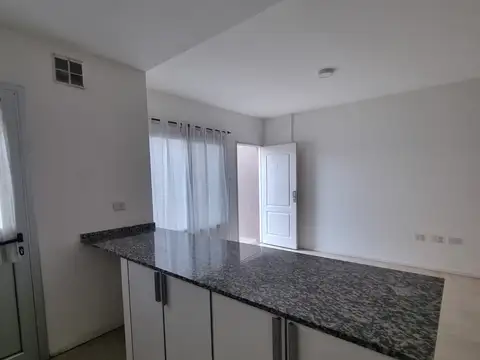 Departamento tipo casa en alquiler en Centro (Zarate)