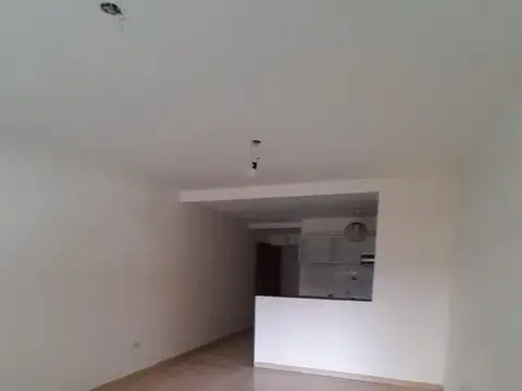 Avenida Teniente General Donato Álvarez 2000, Piso 1