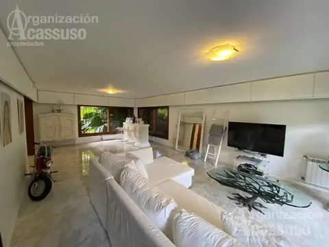 EXCELENTE Casa en Venta Martínez - Vías a Av Libertador