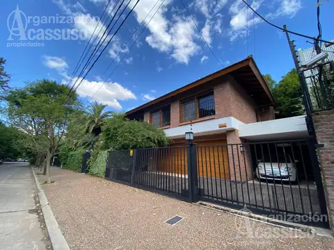 EXCELENTE Casa en Venta Martínez - Vías a Av Libertador