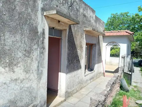 SE VENDE   CASA A RECICLAR, EXCELENTE LOTE Y UBICACION  