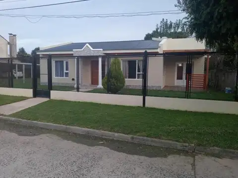 Casa en venta - 3 dormitorios 3 baños 210mts2 - San Miguel del Monte