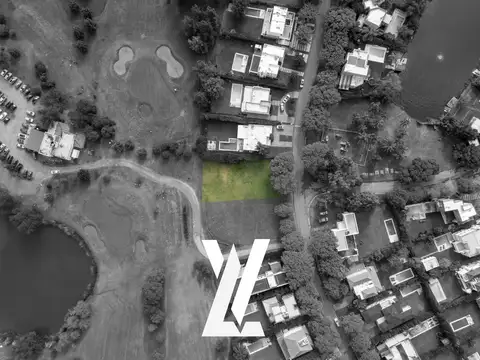 Terreno en Barrio San Isidro Labrador con fondo al Golf