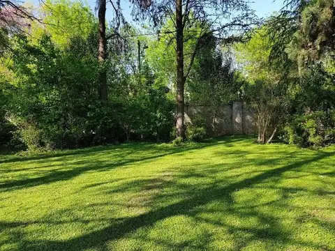 Excelente casa  usd 280.000 sobre lote 1800 m2 divisible