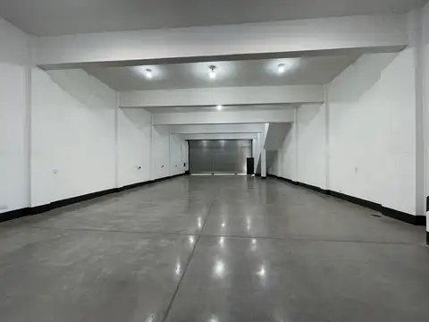 Local Comercial s/ Avenida 270 m² Cub. - San Justo