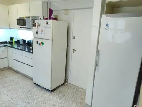 departamento 4 ambientes, con dependencia, con cochera.