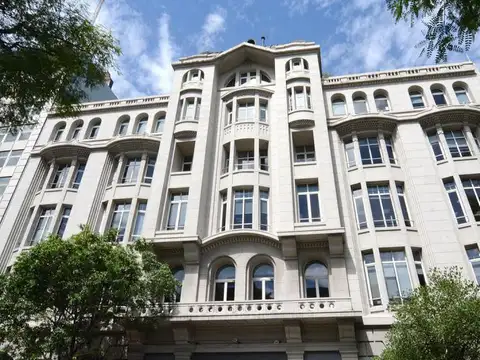 Pisos de 1400 m2 totalmente reciclados. Edificio Columbus