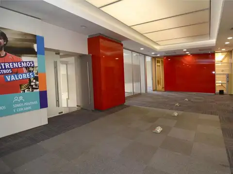 Oficina 7 ambientes con 6 baños