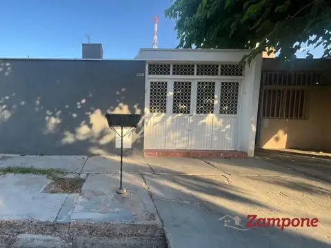 LAS CAMELIAS  al 800 GODOY CRUZ