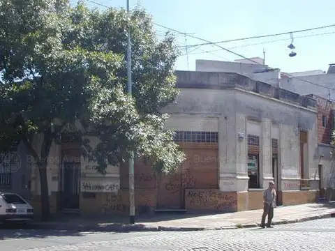 ¡OPORTUNIDAD ÚNICA! LOCAL COMERCIAL + VIVIENDA SOBRE ESQUINA CON SÚPER POTENCIAL EN PARQUE CHACABUCO