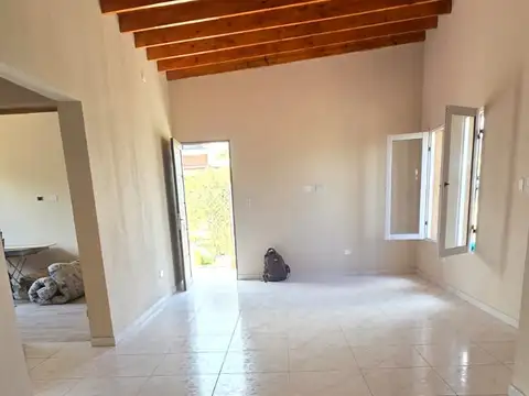Casa 3 ambientes con 1 baño