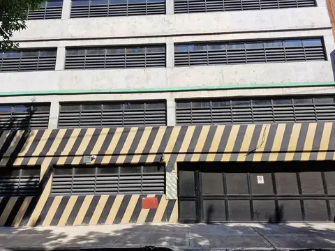 VENTA COCHERA EN EDIFICIO EXCLUSIVO EN BALVANERA