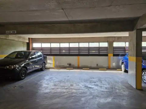 VENTA COCHERA EN EDIFICIO EXCLUSIVO EN BALVANERA