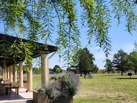 Lote en Mirabosques: Construí tu Sueño con la Mejor Conectividad