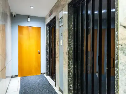 Oficina 5 ambientes con 2 baños