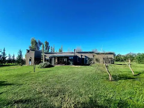 Casa 4 ambientes con 3 baños