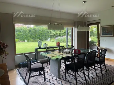 Casa en Venta con 3 cocheras