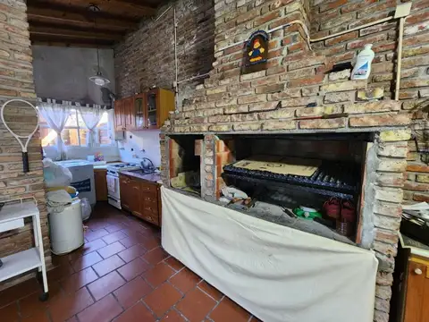   RESERVADO   VENTA 3 DORM PARQUE CON QUINCHO Y PILETA