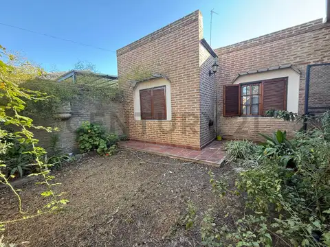 67 e/ 143 y 144 2400, Piso 0