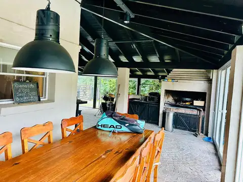 Casa 5 ambientes con 3 baños