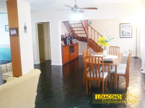 Casa 6 ambientes con 2 baños