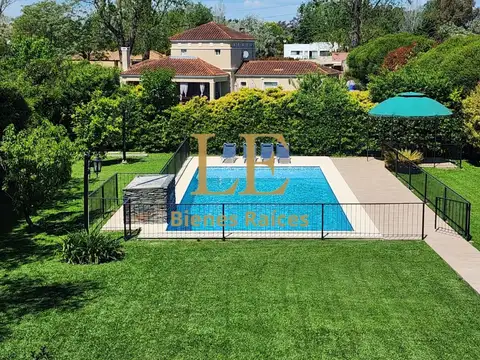 Casa en Alquiler con 4 cocheras