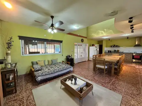 De La Barranca, entre De Las Islas y calle Pública.