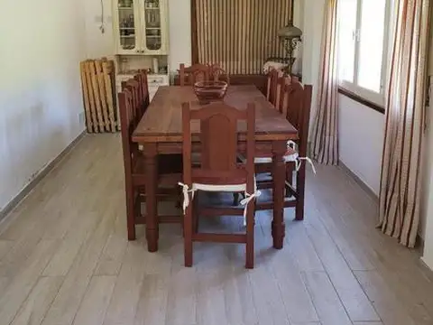 Casa 4 ambientes con 2 baños