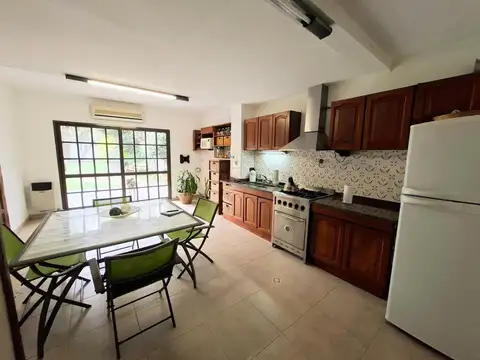 Casa en Venta con 3 cocheras