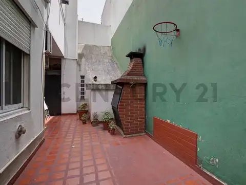 VENTA PH EN PALERMO CON PATIO, PARRILLA Y TERRAZA.